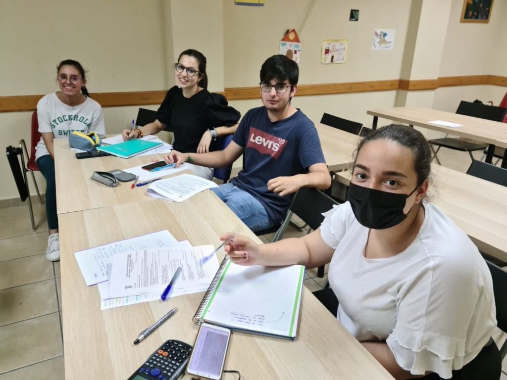 Clases particulares academia Carlos I